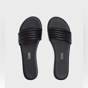 NWT Tkees Serena Sandals in Black - Size 8
